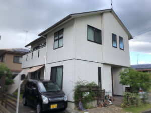 コーキングの亀裂も入っている状態